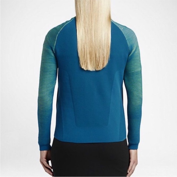 Nike Women’s Sportswear Dynamic Reveal Jacket - Picture 13 of 13